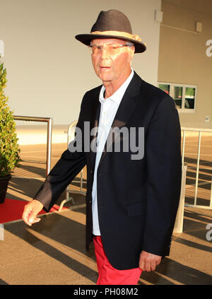 München, Deutschland. 28. August 2018. 28.08.2018, Abschied von Bastian Schweinsteiger, FC Bayern Chicago Fire, Allianz Arena München, Fußball, Sport, im Bild: Franz Beckenbauer DFL-Bestimmungen verbieten die Verwendung von Fotografien als BILDSEQUENZEN UND/ODER QUASI-VIDEO vs. Copyright: Philippe Ruiz Credit: Philippe Ruiz/Alamy leben Nachrichten Stockfoto