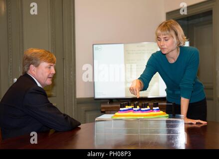 Amsterdam, Niederlande. 29 Aug, 2018. König Willem-Alexander der Niederlande bei der Knaw (Koninklijke Nederlandse Akademie van Wetenschappen) in Amsterdam am 29. August 2018 Für eine workvisit zu Geisteswissenschaften Cluster en het Niederlande Institut für fortgeschrittene Studien in den Geistes- und Sozialwissenschaften (NIAS) Foto: Albert Ph-van der Werf/Niederlande/Point de Vue | Quelle: dpa/Alamy leben Nachrichten Stockfoto