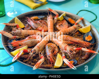 Paella mit Meeresfrüchten, ein traditionelles spanisches Gericht, Alicante, Spanien, Europa Stockfoto