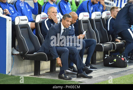 Brighton-Manager Chris Hughton beim Carabao Cup Second Round-Spiel zwischen Brighton und Hove Albion und Southampton im American Express Community Stadium. 28. August 2018 – nur zur redaktionellen Verwendung. Keine Verkaufsförderung. Für Football-Bilder gelten Einschränkungen für FA und Premier League. Keine Nutzung des Internets/Handys ohne FAPL-Lizenz - für Details kontaktieren Sie Football Dataco nur zur redaktionellen Verwendung. Keine Verkaufsförderung. Für Football-Bilder gelten Einschränkungen für FA und Premier League. Keine Nutzung des Internets/Handys ohne FAPL-Lizenz - für Details wenden Sie sich an Football Dataco Stockfoto