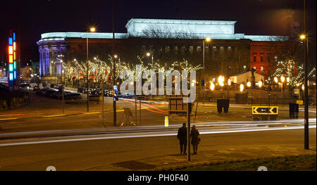 Die Rückseite der St George's Hall, mit einer Veranstaltung für Ostern, in St John's Gärten, 2018. Stockfoto