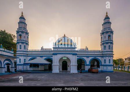 Panglima Kinta Moschee in Ipoh bei Dämmerung Stockfoto