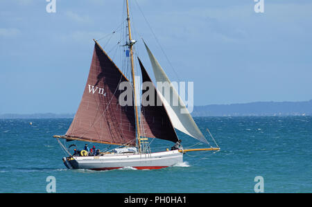 Pilot cutter Artaius (Heimathafen: Saint-Malo), vor Cancale, während der Regatta: "Branlebas de Régates" (Bretagne, Frankreich). Stockfoto