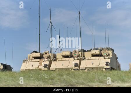 Arkansas' Adjutant General, Generalmajor Mark H. Berry, besuche Arkansas Soldaten im Camp Guernsey, Wyoming während eines mehrstufigen Field Artillery Training benannte Operation Western Streik. Verschiedene Elemente von der Arkansas Army National Guard waren anwesend im Camp Guernsey für das Training. Stockfoto