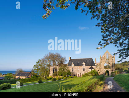 Abtei von Beauport (Abbaye de Beauport) am späten Nachmittag Sonnenschein, Paimpol, Bretagne, Frankreich Stockfoto