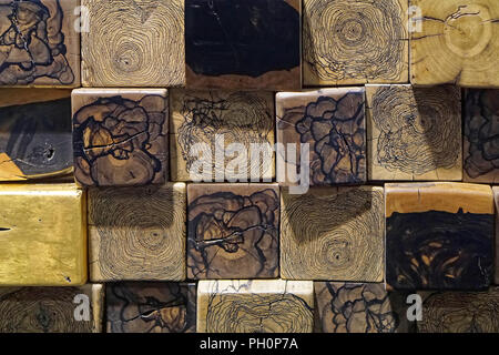 Natürliches Holz Würfel Quadrate Wand Hintergrund Stockfoto