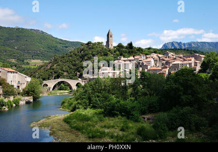Mittelalterliche Stadt von Olargues auf den Fluss Orb, Herault, Frankreich Stockfoto