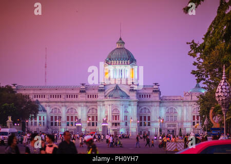 Schönen Abend Blick auf Ananta Samakhom Throne Hall, die ehemalige königliche Empfangshalle im Dusit Palace und die berühmteste Sehenswürdigkeit in B Stockfoto