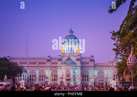 Schönen Abend Blick auf Ananta Samakhom Throne Hall, die ehemalige königliche Empfangshalle im Dusit Palace und die berühmteste Sehenswürdigkeit in B Stockfoto