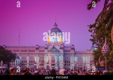 Schönen Abend Blick auf Ananta Samakhom Throne Hall, die ehemalige königliche Empfangshalle im Dusit Palace und die berühmteste Sehenswürdigkeit in B Stockfoto