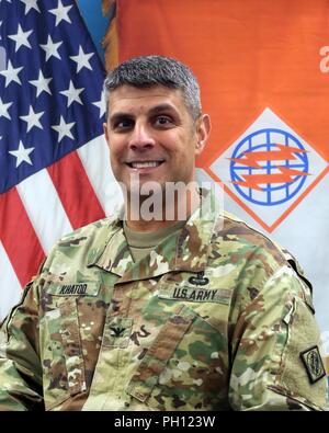 Us-Armee Oberst Neil Khatod, Kommandant der 2d Theater Signal Brigade. Stockfoto