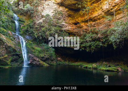 Wasserfall im tropischen Dschungel im Herzen von Bolivien versteckt. Foto Stockfoto