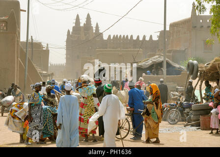 Wochenmarkt Tag, Montag an Djenné, einem UNESCO-Weltkulturerbe. Mali, Westafrika Stockfoto