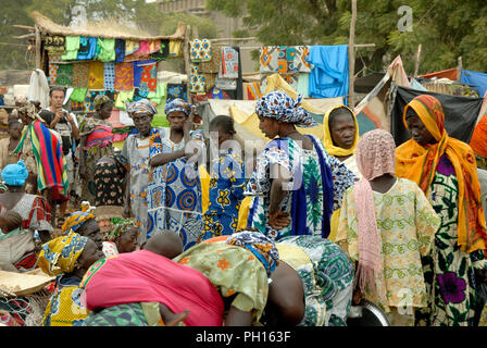 Wochenmarkt Tag, Montag an Djenné, einem UNESCO-Weltkulturerbe. Mali, Westafrika Stockfoto