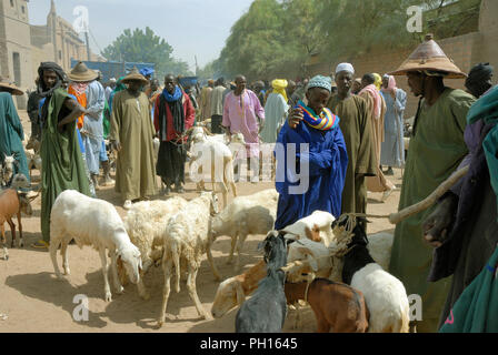 Wochenmarkt Tag, Montag an Djenné, einem UNESCO-Weltkulturerbe. Mali, Westafrika Stockfoto