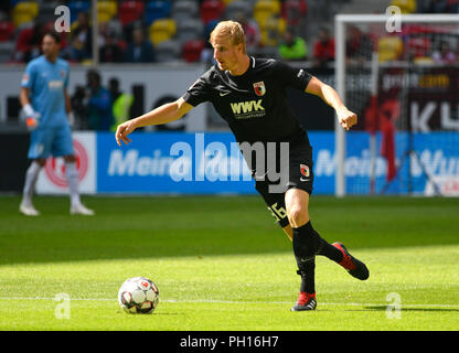 Merkur Spiel-Arena DŸsseldorf Deutschland 25.8.2018, Deutsche Bundesliga Saison 2018/19 Spieltag 1, Fortuna DŸsseldorf (Duesseldorf, Düsseldorf) vs FC Augsburg - - - - Martin Hinteregger (AUG) DFL-Bestimmungen verbieten die Verwendung von Fotografien als BILDSEQUENZEN UND/ODER QUASI-VIDEO. Stockfoto