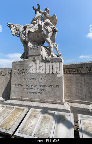 Stadt Saumur, Frankreich. Malerische Ansicht des Pferdesports Denkmal für die Avx Kämpfer de la Grande Guerre in Saumur der Quai Mayaud. Stockfoto