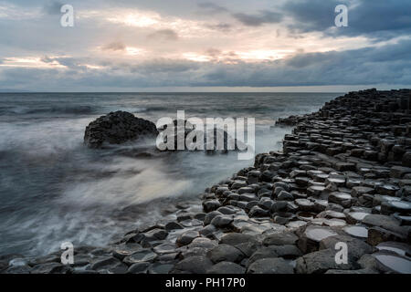Schöne Steine auf der Giants Causeway, Nordirland. Stockfoto