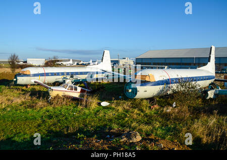 Ex Royal Australian Air Force Hawker Siddeley HS 748 Transportflugzeuge von Skylark Hotel am Rande von Southend Airport für den Einsatz als Zimmer aber nach links Stockfoto