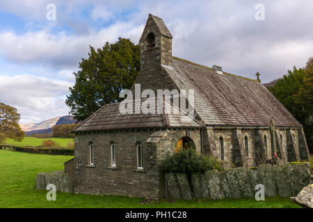 Kirche der Heiligen Dreifaltigkeit in Grange im Borrowdale im Nationalpark Lake District, Cumbria, England. Stockfoto