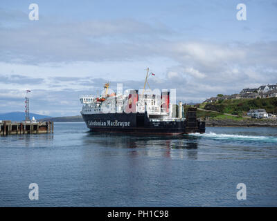 Caledonian MacBrayne Fähre "Herr der Inseln" verlassen Mallaig Hafen, an der Westküste von Schottland Stockfoto