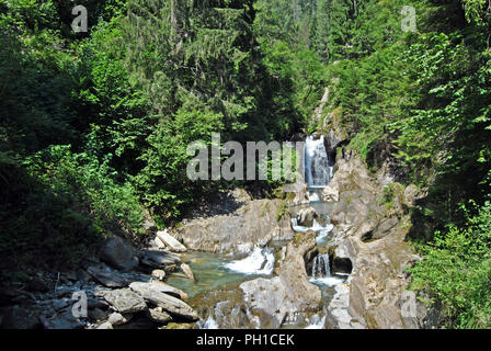 Galitzen fällt in den österreichischen Alpen Stockfoto