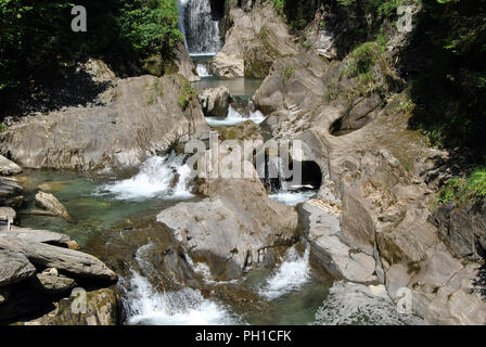 Galitzen fällt in den österreichischen Alpen Stockfoto