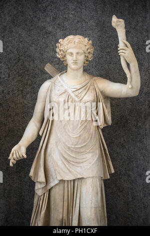 Rom. Italien. Statue der Artemis, Colonna Art. Körper, römische Kopie eines griechischen Originals (Ca. 325 B.C) Kopf, römische Kopie eines griechischen Originals (Ca. 400 B. C), Bra Stockfoto