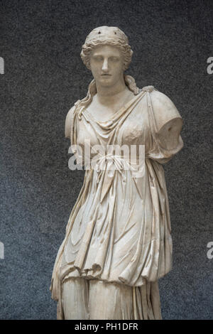 Rom. Italien. Statue der Göttin Selene, römische Kopie der Hadrianischen Ära (2. C A.D), eine aus dem Hellenistischen original. Braccio Nouvo, Chiaramonti Museum, Va Stockfoto