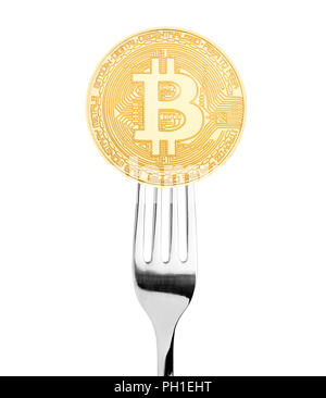 Bitcoin Gabel, goldene Münze auf weißem Hintergrund Stockfoto