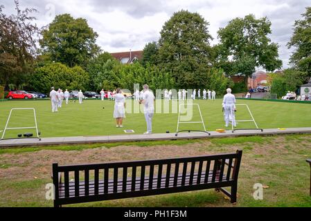 Spiele in Fortschritte im Windsor Bowls Club auf einen Sommer am Nachmittag, Windsor Berkshire England Großbritannien Stockfoto