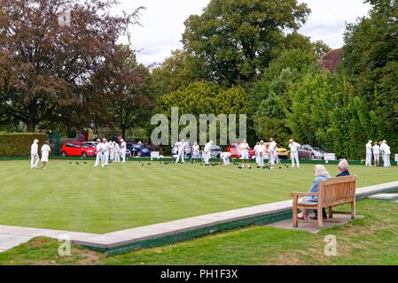 Spiele in Fortschritte im Windsor Bowls Club auf einen Sommer am Nachmittag, Windsor Berkshire England Großbritannien Stockfoto