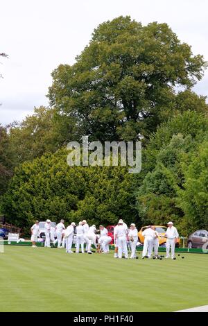 Spiele in Fortschritte im Windsor Bowls Club auf einen Sommer am Nachmittag, Windsor Berkshire England Großbritannien Stockfoto