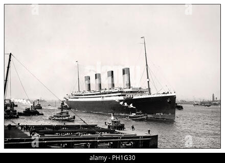 Das Schwesterschiff der RMS Olympic Ocean Liner der RMS Titanic, das im Juni 1911 auf ihrer Jungfernfahrt unter der Flagge der White Star Line in New York ankam Stockfoto