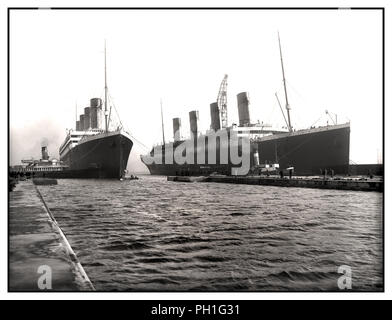 TITANIC & OLYMPIC Schwester Ozeandampfer Vintage B&W RMS Olympic betreten den Hafen von Belfast und RMS Titanic befindet sich im März 1912 in den letzten Vorbereitungen für ihre schicksalhafte Jungfernfahrt am 14th. April 1912 Stockfoto