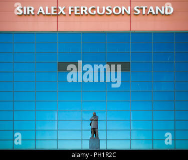 MANCHESTER, Großbritannien - 19 Mai 2018: Sir Alex Ferguson Bronzestatue vor Alex Ferguson stand auf das Stadion Old Trafford, das Zuhause von Manchester United Stockfoto