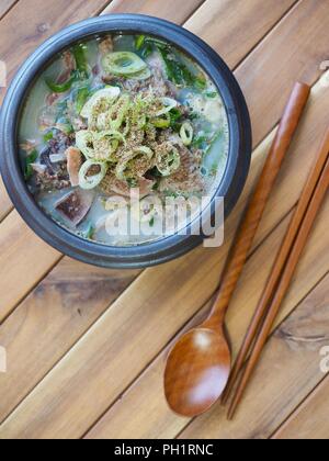 Koreanisches Essen Eisbecher Suppe, Eisbecher gukbap Stockfoto