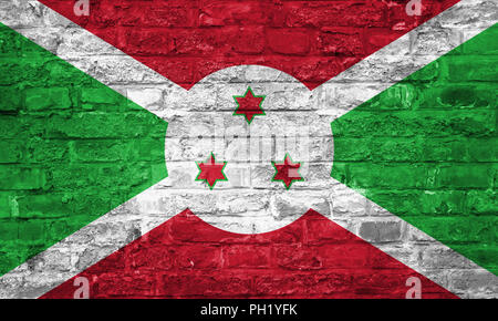 Flagge von Burundi über eine alte Mauer Hintergrund, Oberfläche Stockfoto