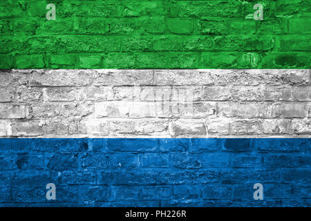 Flagge von Sierra Leone über eine alte Mauer Hintergrund, Oberfläche Stockfoto