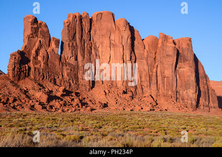 Red Rock Formation aus Sandstein Zinnen und Türme in Monument Valley, Arizona Stockfoto