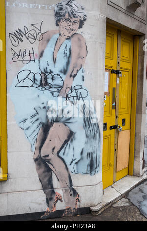 Graffiti von Theresa May in einer Marilyn Monroe Pose Stockfoto