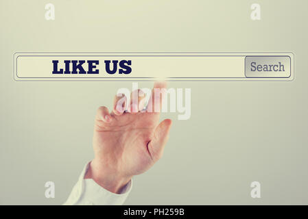 Nahaufnahme einer Hand berühren mit dem Finger die Suche bar mit uns Text, Vintage Effekt getonten Bild. Stockfoto