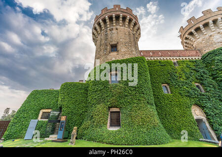 Castell de Peralada Schloss. Sitz der mittelalterlichen Dynastie der Grafen von Peralada. Hält jetzt einen Sommer Festival der klassischen Musik Stockfoto