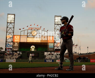 San Francisco, USA. 29. August 2018: die Arizona Diamondbacks linken Feldspieler David Peralta (6) erwärmt, bevor ein MLB-Spiel zwischen den Arizona Diamondbacks und die San Francisco Giants bei AT&T Park in San Francisco, Kalifornien. Valerie Shoaps/CSM Credit: Cal Sport Media/Alamy leben Nachrichten Stockfoto