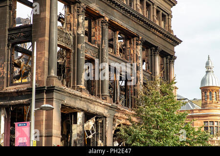 Belfast, UK. 30. Aug 2018. Straßen noch geschlossen aufgrund der großen Feuer am Primark Store im Zentrum von Belfast. Die historische wurde komplett zerstört nach Feuer es Credit: Bonzo/Alamy Leben Nachrichten verschlungen Stockfoto