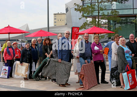 Salford, UK. 30. August 2018. Hunderte Warteschlange an der BBC Produktion Antiques Roadshow, die in Media City, Salford gefilmt worden ist, 30. August 2018 (C) Barbara Cook/Alamy Live News Stockfoto