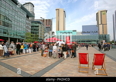 Salford, UK. 30. August 2018. Hunderte Warteschlange an der BBC Produktion Antiques Roadshow, die in Media City, Salford gefilmt worden ist, 30. August 2018 (C) Barbara Cook/Alamy Live News Stockfoto