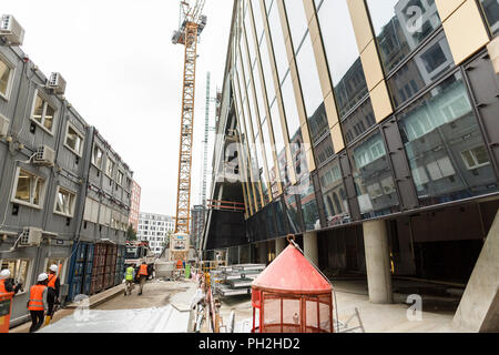 Berlin, Deutschland. 30 Aug, 2018. 30.08.2018, Berlin: Presse Rundgang durch den Rohbau des neuen Axel Springer Gebäude. Credit: Carsten Koall/dpa/Alamy leben Nachrichten Stockfoto