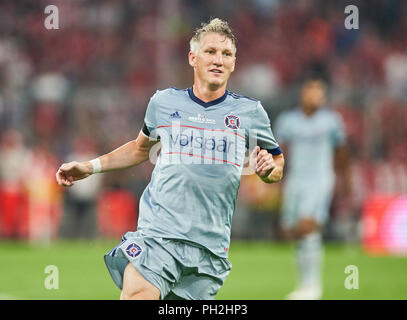 München, Deutschland. 28. August 2018. FC Bayern München - Chicago Fire Fußball, München, August 28, 2018 Bastian SCHWEINSTEIGER in halber Größe, Porträt, FC BAYERN MÜNCHEN - CHICAGO FIRE Abschiedsspiel Bastian Schweinsteiger, FCB-Legende, Zeremonie, 1. Bundesliga, München, August 28, 2018, Saison 2018/2019, Spieltag x, FCB, © Peter Schatz/Alamy leben Nachrichten Stockfoto