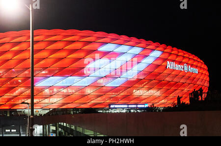 München, Deutschland. 28. August 2018. FC Bayern München - Chicago Fire Fußball, München, 28. August 2018 Allianz Arena mit Bastian Schweinsteiger, FCB 31 design, Beleuchtung FC BAYERN MÜNCHEN - CHICAGO FIRE Abschiedsspiel Bastian Schweinsteiger, FCB-Legende 1. Bundesliga, München, August 28, 2018, Saison 2018/2019, Spieltag x, FCB, © Peter Schatz/Alamy leben Nachrichten Stockfoto